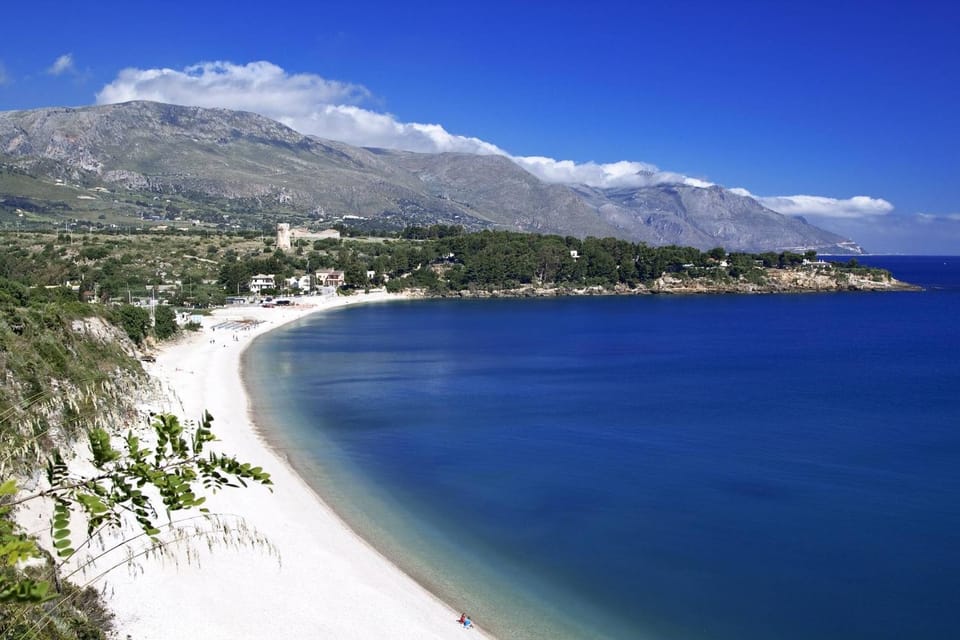 Nearby landmark, Off site, Natural landscape, Beach