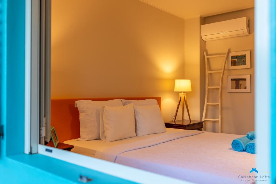 Bed, Bedroom, air conditioner