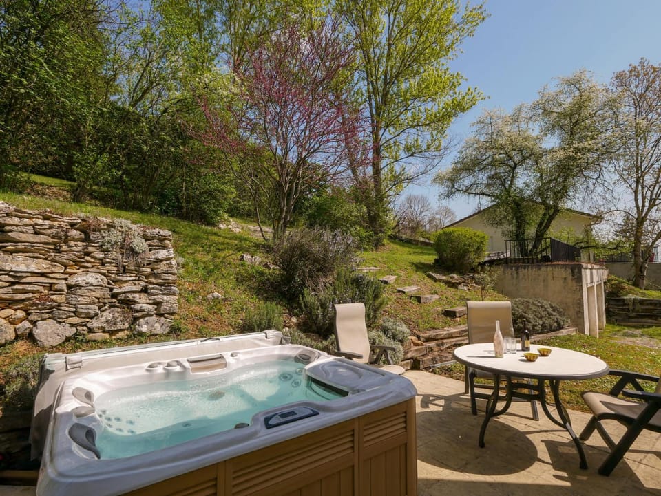 Garden, Hot Tub