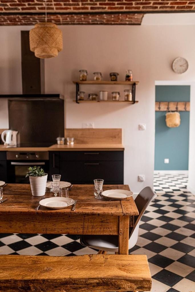 Kitchen or kitchenette, Living room, Seating area, Dining area