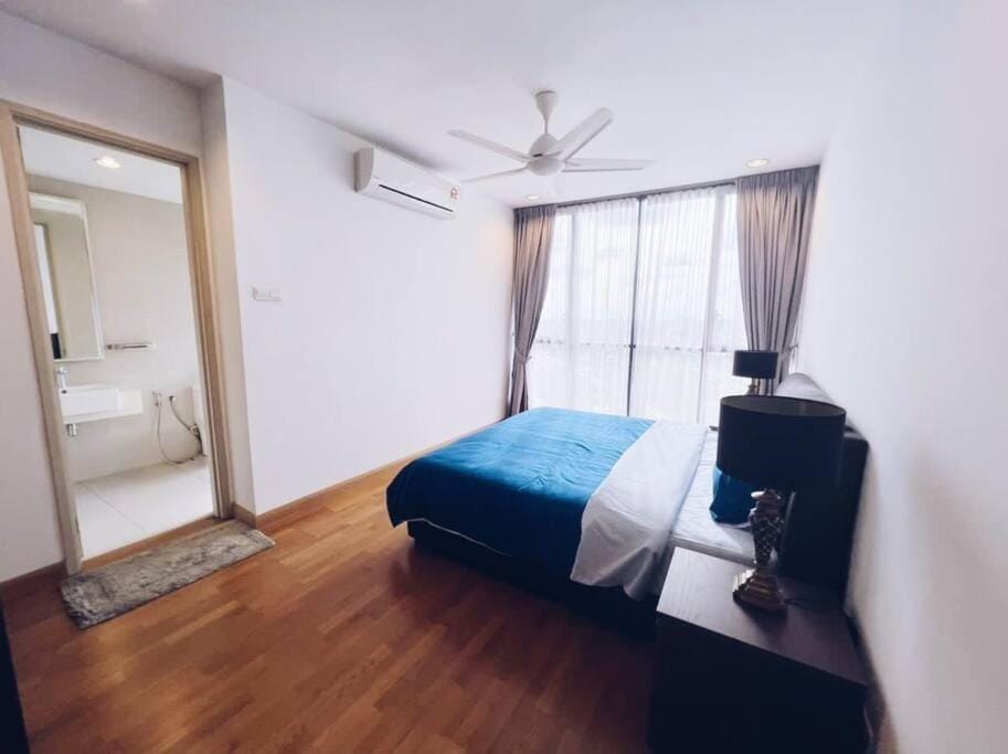 [PROMO]Connected train 2 Bedrooms - Above Mall(25) Apartment in Petaling Jaya