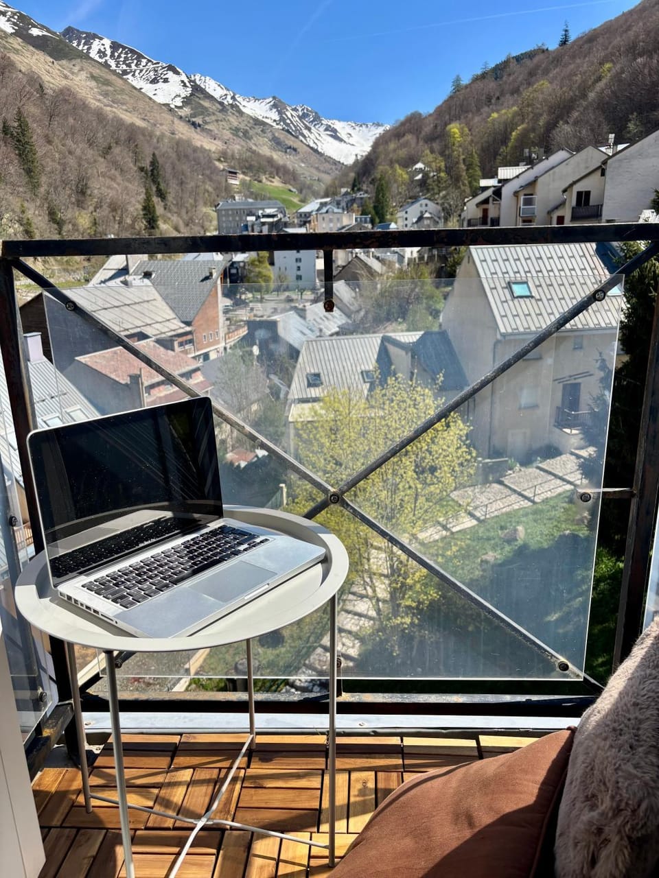 View (from property/room), Balcony/Terrace, Seating area, Mountain view