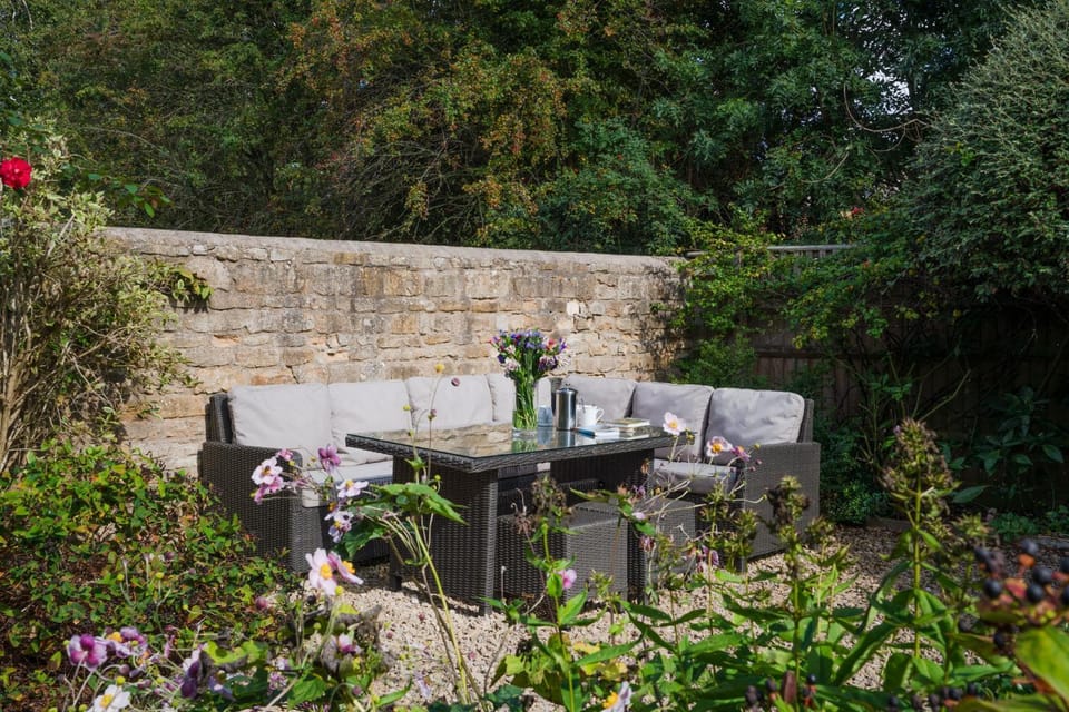 Patio, Garden, Dining area
