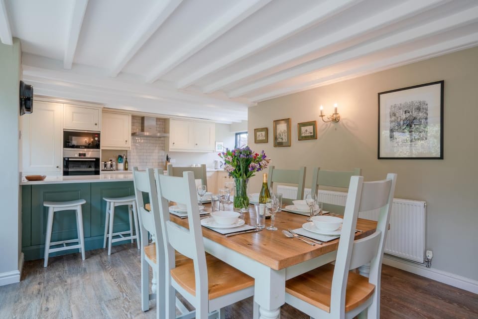Dining area, minibar, pet friendly, kitchen
