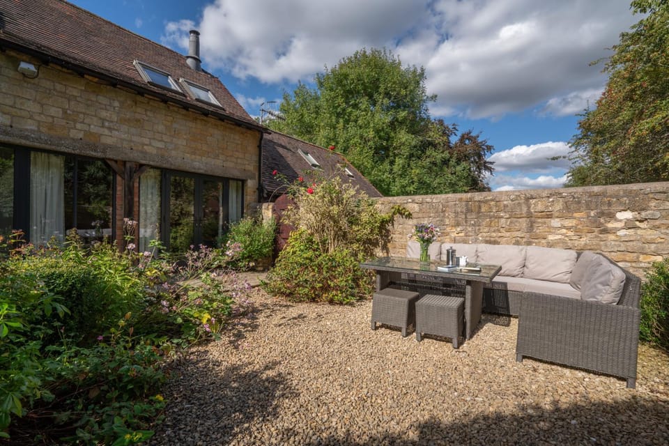 Property building, Patio, Garden