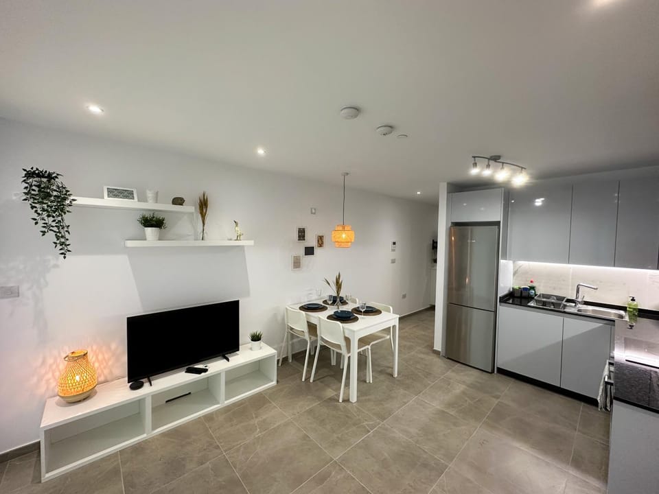 TV and multimedia, Kitchen or kitchenette, Photo of the whole room, minibar, pet friendly, stove