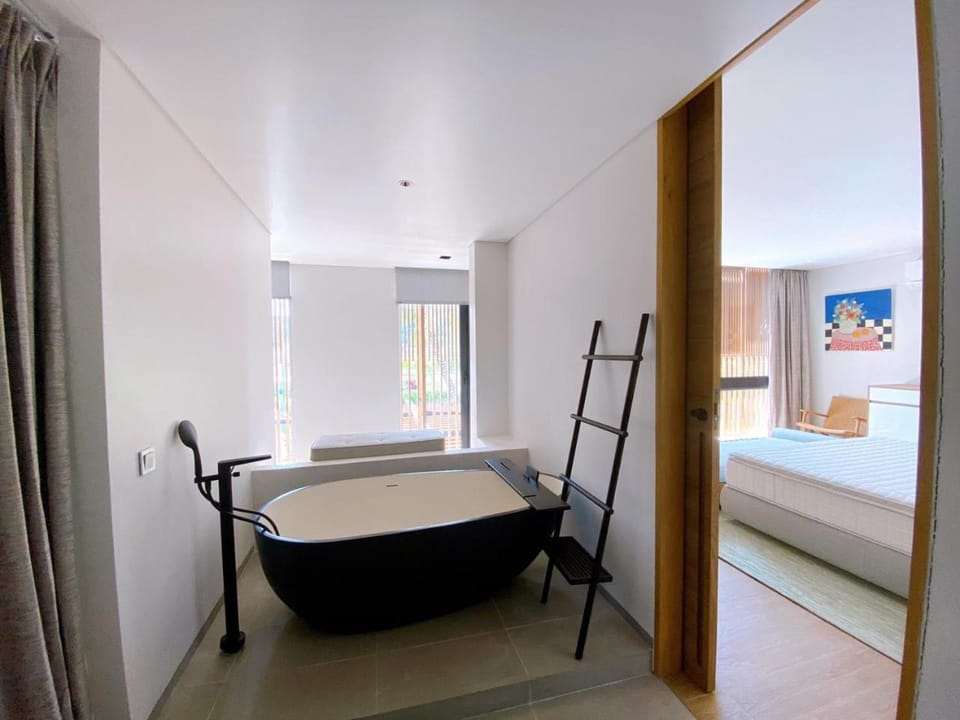 Property building, Bathroom, Bath