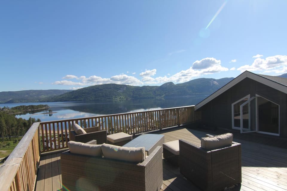 Balcony/Terrace, Lake view