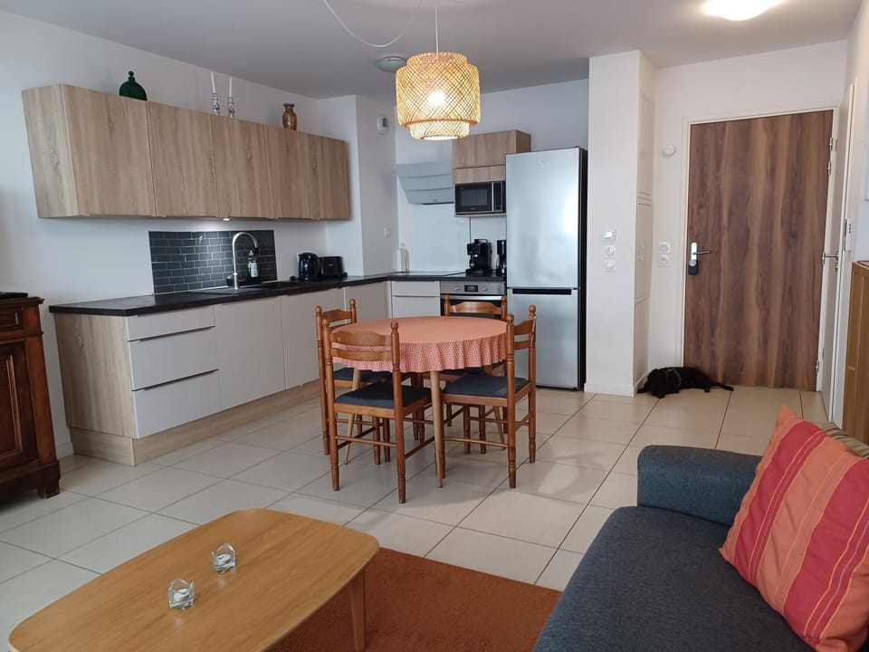 Kitchen or kitchenette, Dining area, pet friendly