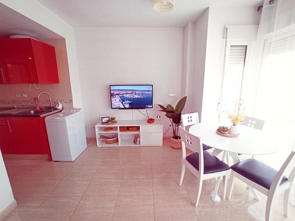 TV and multimedia, Living room, Seating area, Dining area