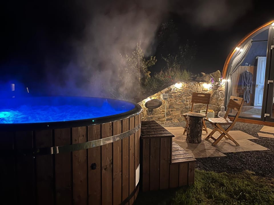 Hilltop Hideaway - Secluded pod with private hot tub Apartment in Louth, Co. Louth, Ireland