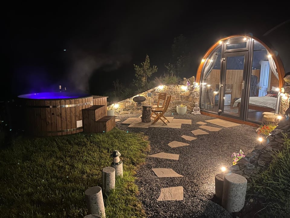 Hilltop Hideaway - Secluded pod with private hot tub Apartment in Louth, Co. Louth, Ireland