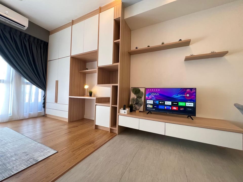 Communal lounge/ TV room, TV and multimedia, wardrobe