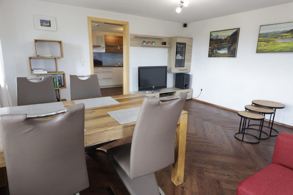 Communal lounge/ TV room, Dining area