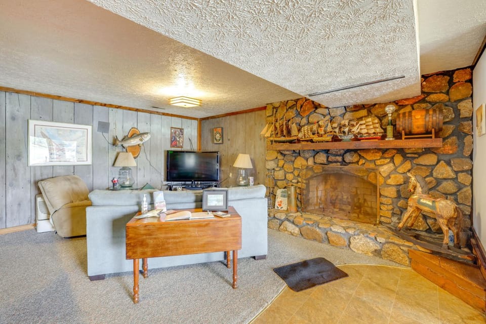 Smith Mountain Lake w/ Private Beach ONLY 2 People Apartment in Smith Mountain Lake
