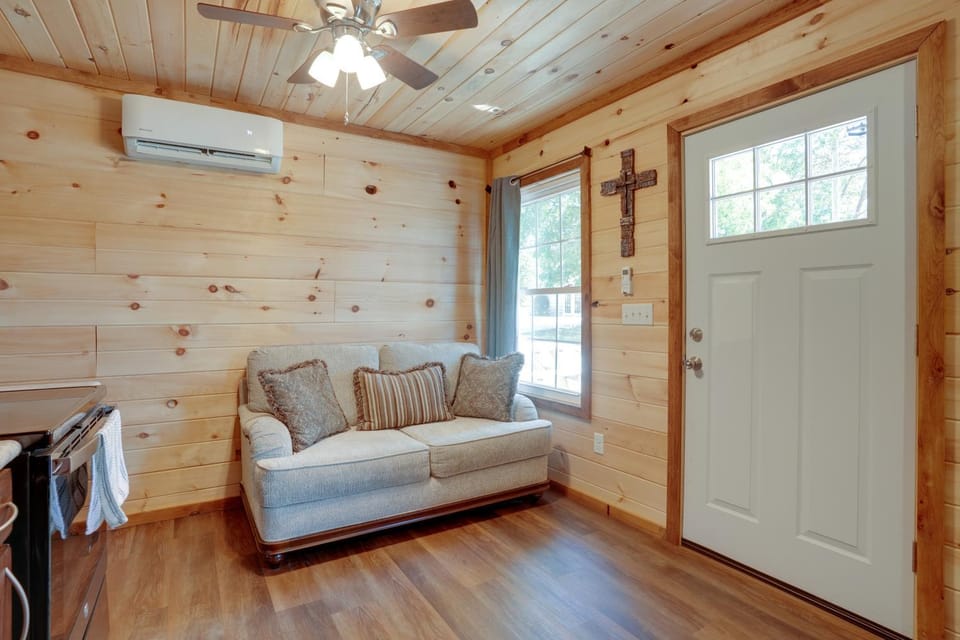 Lakeside Cabin w/ Kayaks: Near Cloudland Canyon! Cabin in Georgia