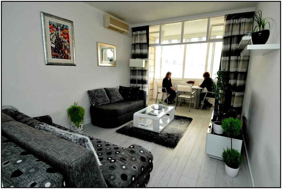 Living room, Photo of the whole room, Seating area