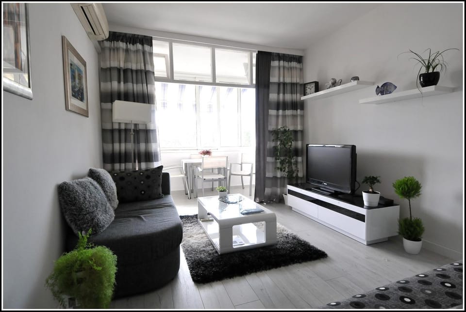 TV and multimedia, Seating area