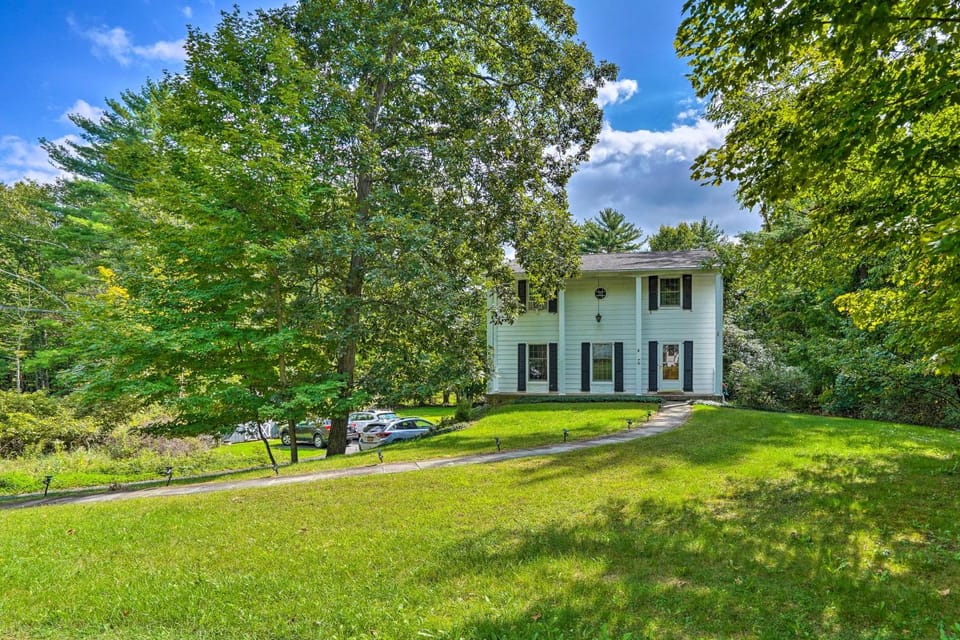 Woodstock Getaway w/ Hot Tub ~ 2 Mi to Dtwn! House in West Hurley