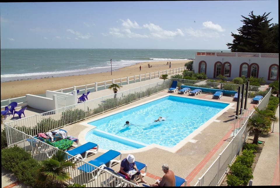 Swimming pool, Swimming pool
