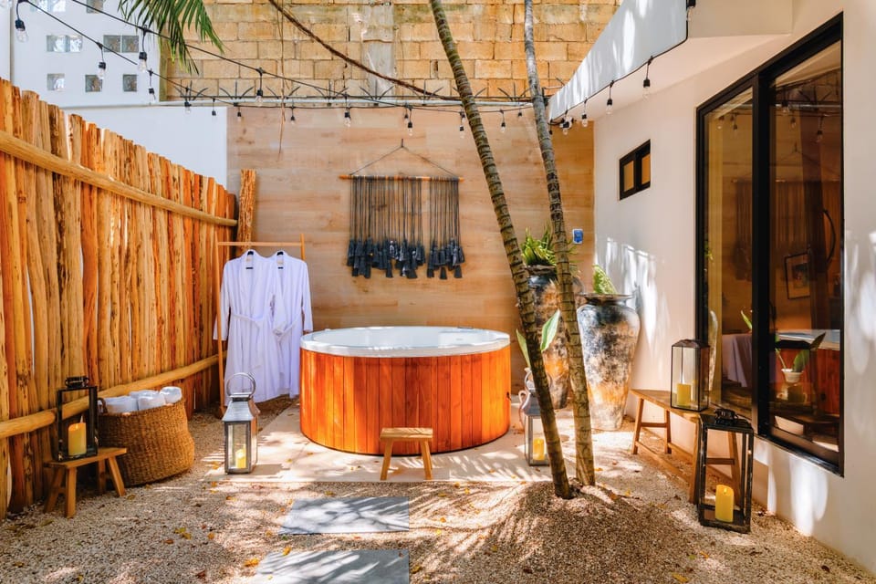 Hot Tub, Massage, Spa and wellness centre/facilities
