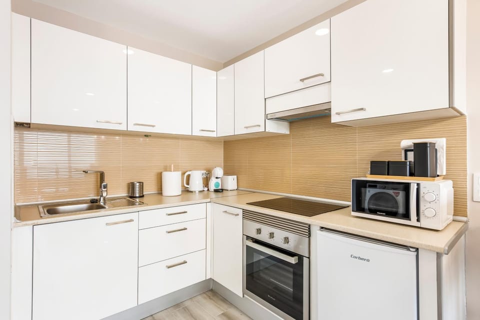 Coffee/tea facilities, Kitchen or kitchenette, minibar, oven, pet friendly, stove, toaster