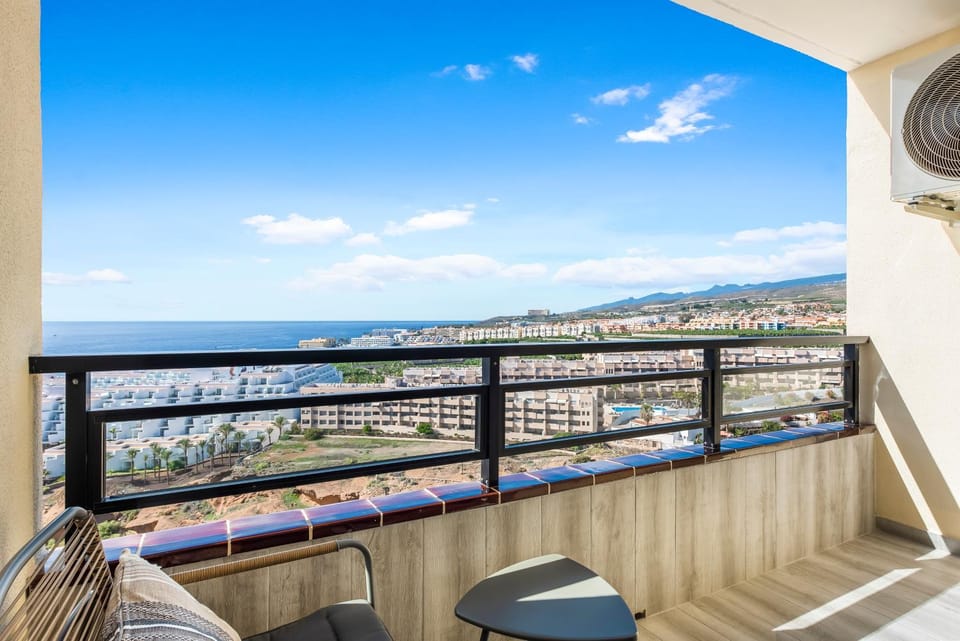Day, Natural landscape, View (from property/room), Balcony/Terrace, Seating area, Beach, Mountain view, Sea view