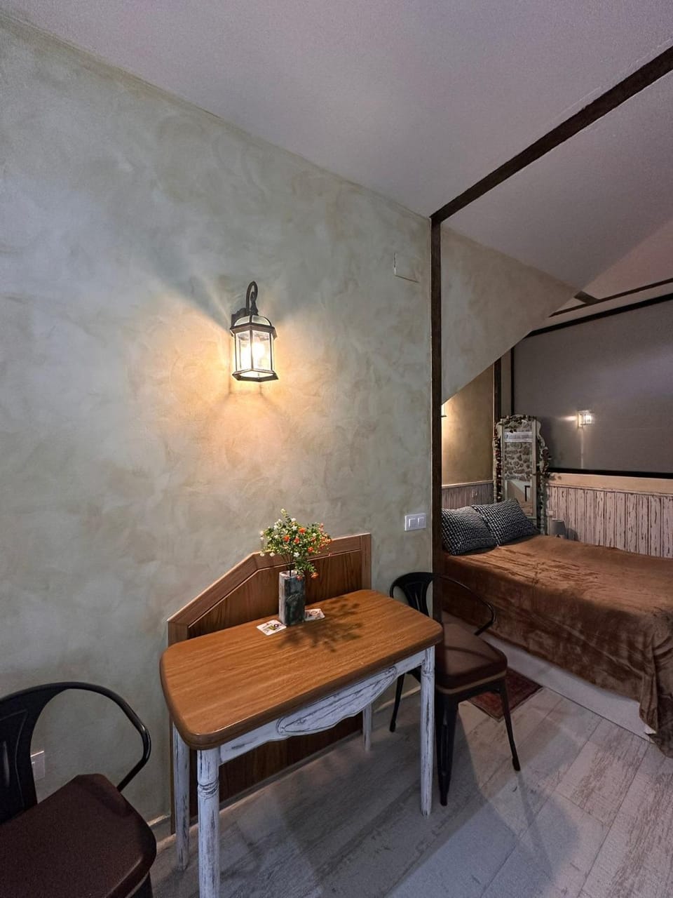 Living room, Photo of the whole room, Seating area, Bedroom