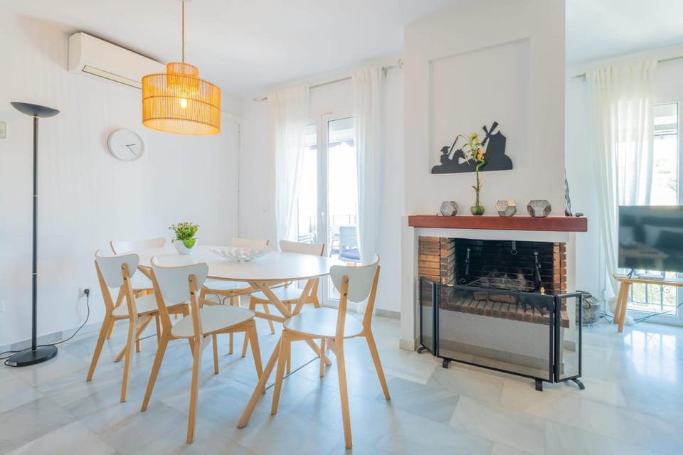 Aljamar 24 Comfortable house near Burriana Beach House in Nerja