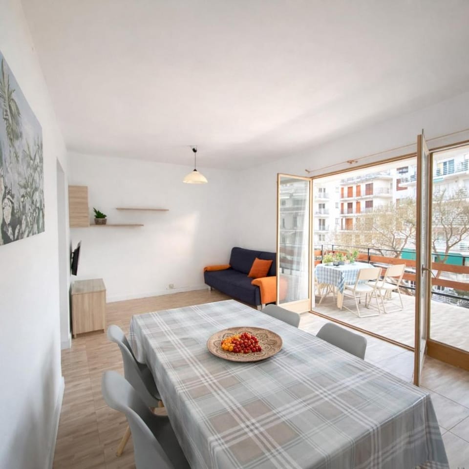 Apartamento para grupos de 7 en Carlos Büigas Apartment in Salou