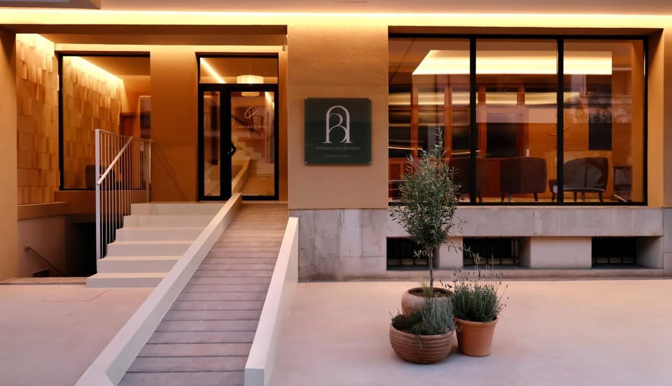 Facade/entrance