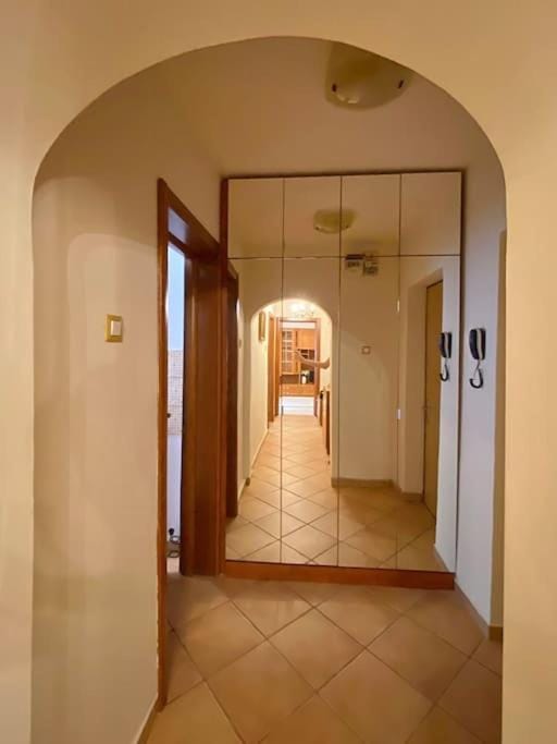 Lovely & quiet 1-bedroom condo with free parking Apartment in Bucharest