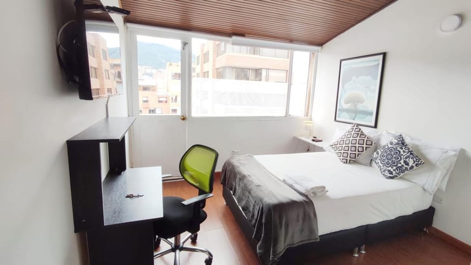 Bed, TV and multimedia, Balcony/Terrace, Seating area, Bedroom