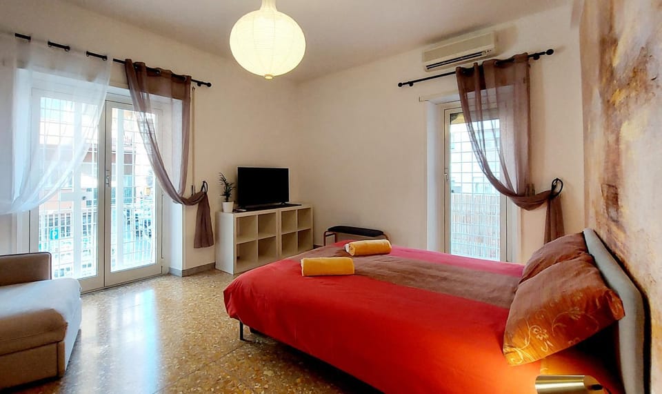 TV and multimedia, Photo of the whole room, Bedroom, air conditioner