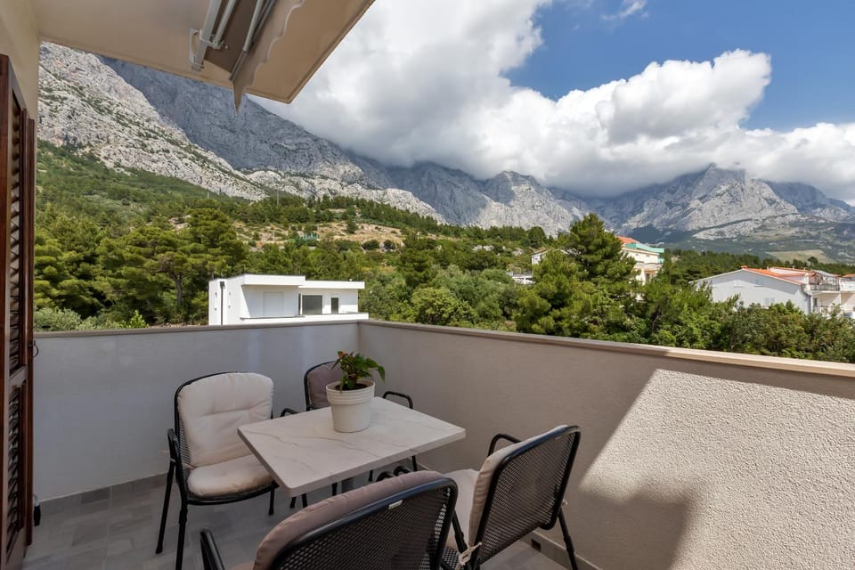 Balcony/Terrace, Mountain view