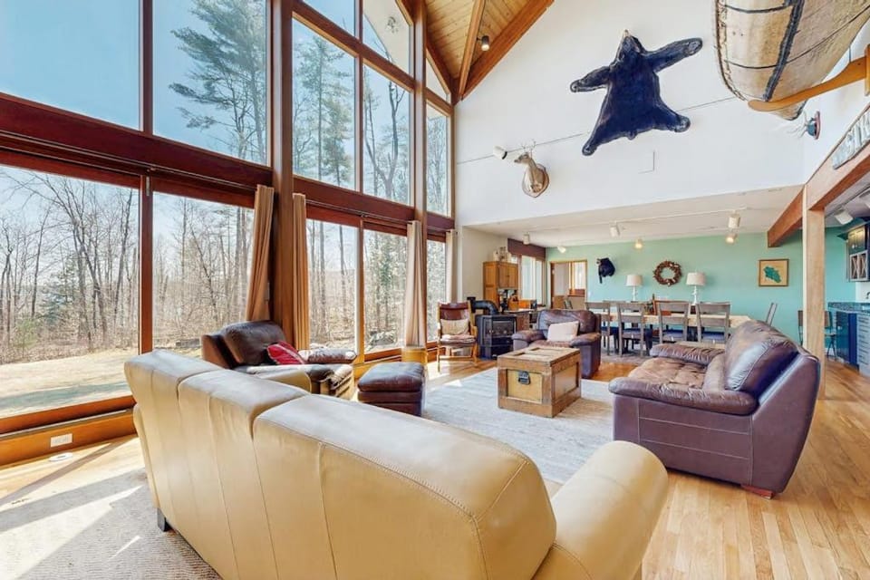 Lake Shore Drive House in Franklin