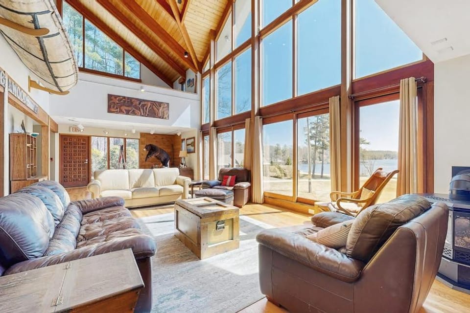 Lake Shore Drive House in Franklin