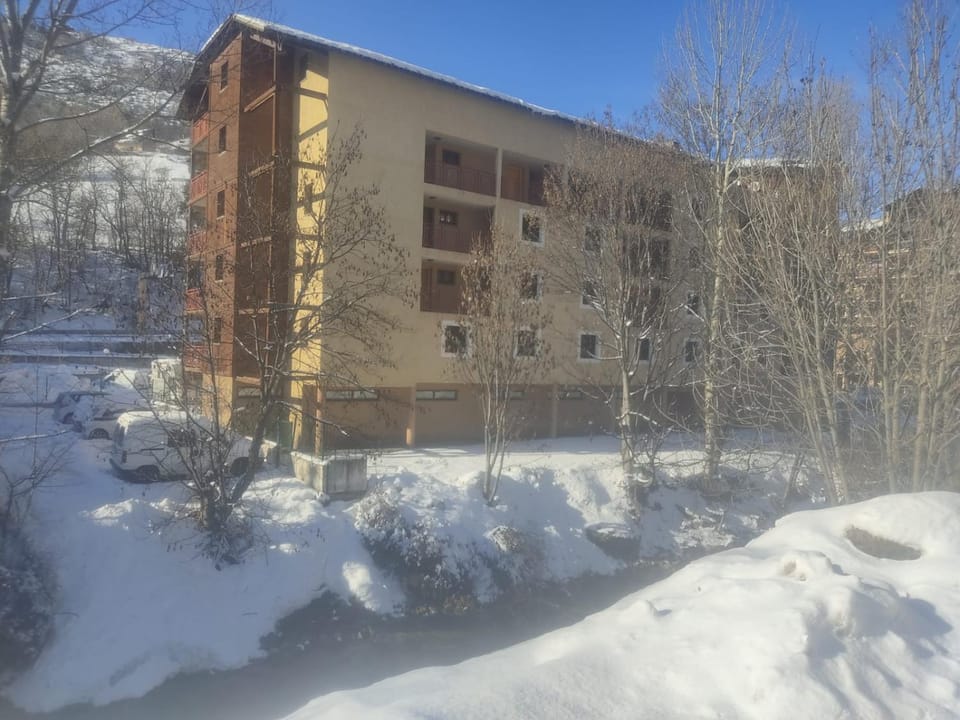 Property building, Skiing, Skiing, View (from property/room), Mountain view, Mountain view, Seasons