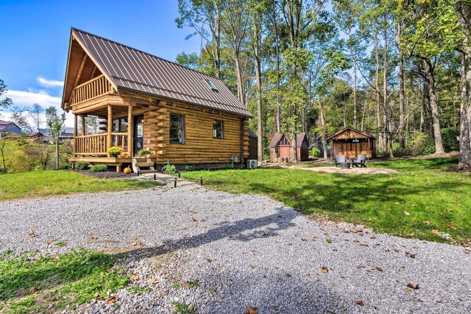 Peaceful 'Creekside North' Studio w/ Fire Pit Apartment in Ohio