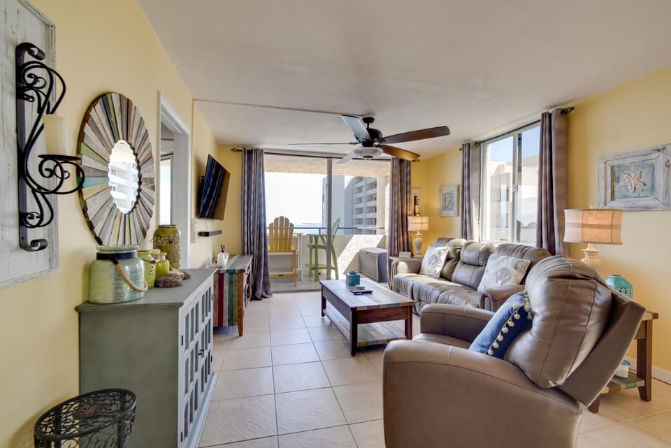 Pool Access: Waterfront Hudson Condo! House in Hudson