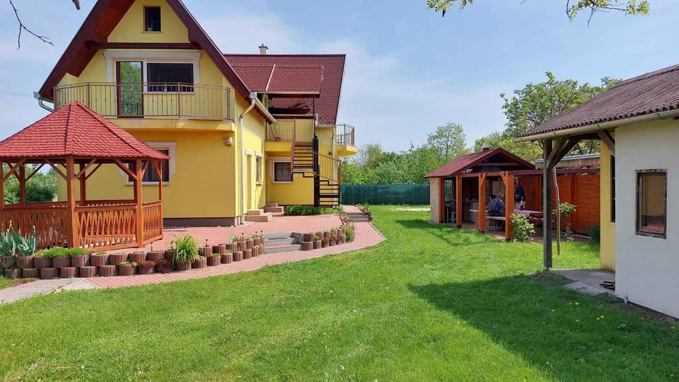 Property building, Summer, Garden