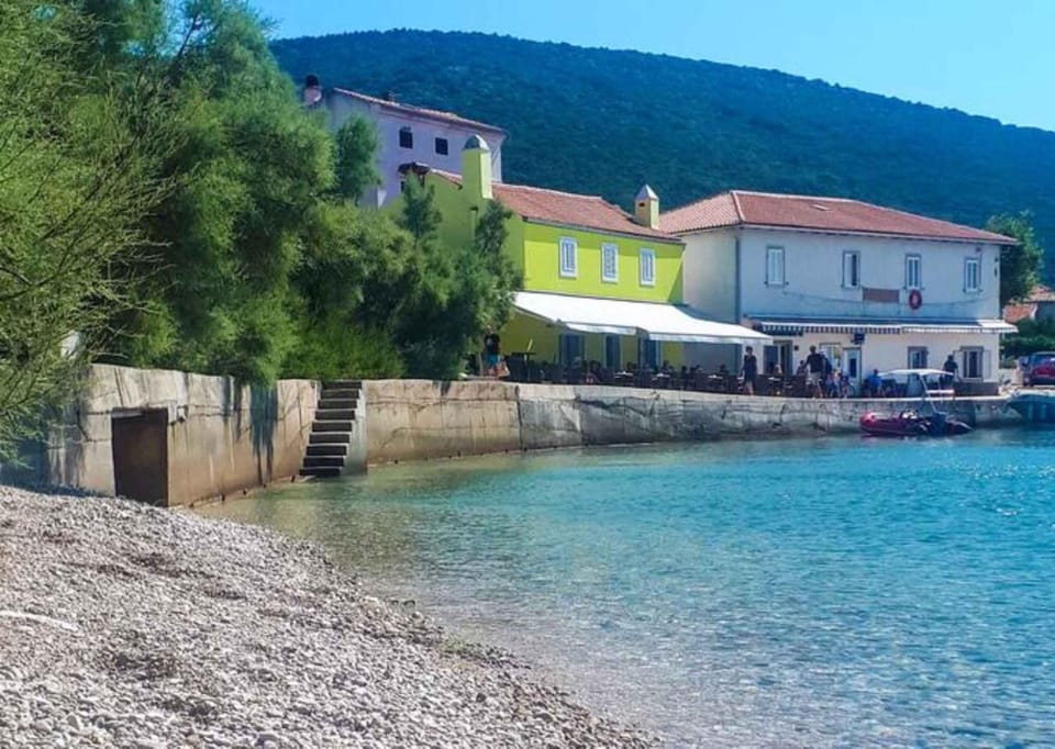 Nearby landmark, Summer, Beach
