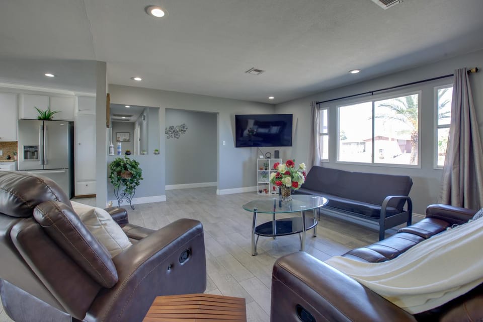 Las Vegas Retreat w/ Yard < 5 Mi to Strip! House in Las Vegas