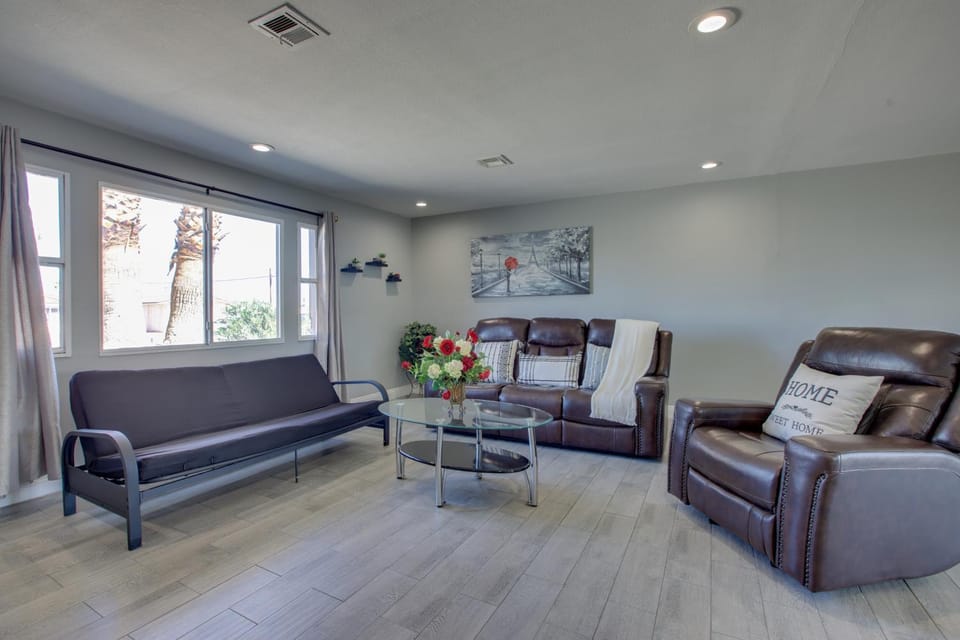 Las Vegas Retreat w/ Yard < 5 Mi to Strip! House in Las Vegas