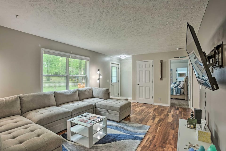 Charming Pentwater Home w/ Fire Pit & Yard! House in Wisconsin