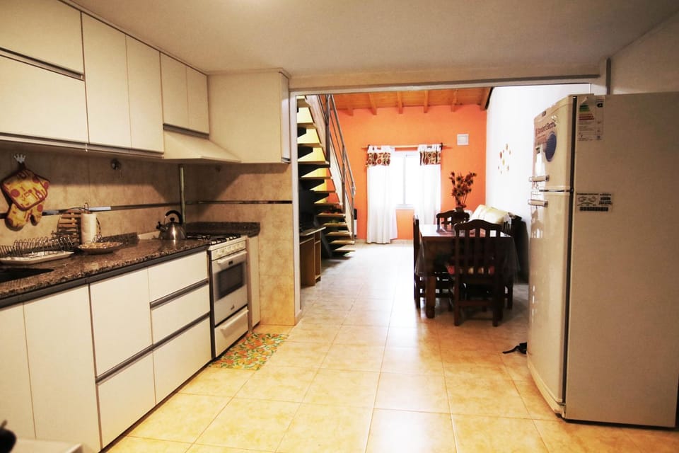 Kitchen or kitchenette, Dining area, pet friendly, stove