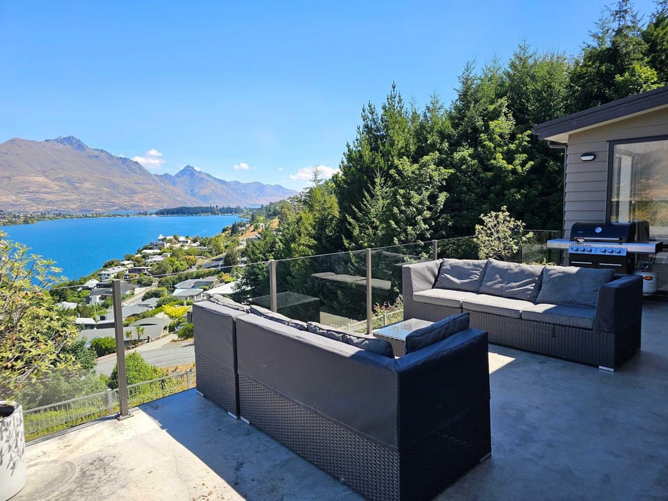 Stunning Views - Queenstown Townhouse House in Queenstown