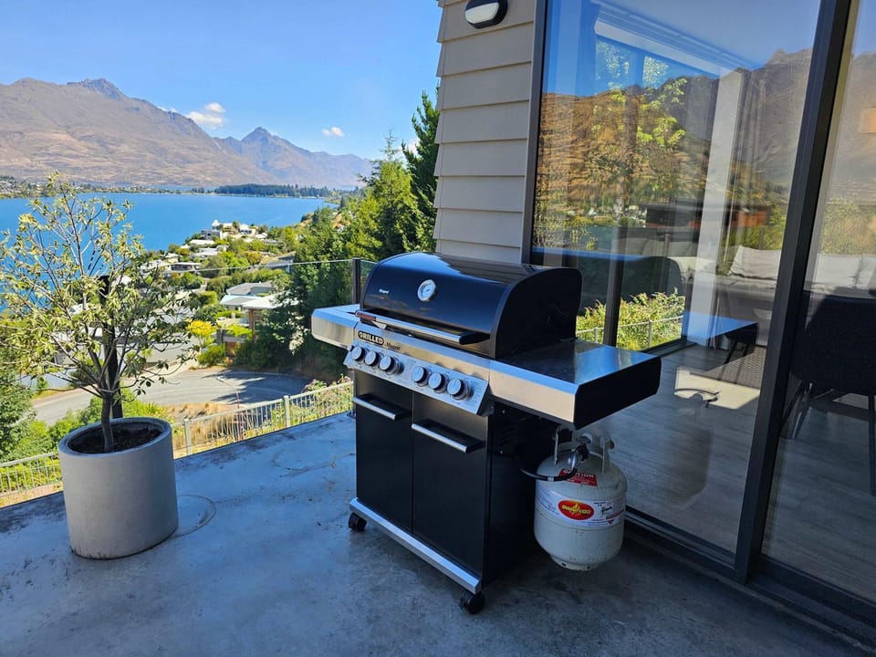 Stunning Views - Queenstown Townhouse House in Queenstown