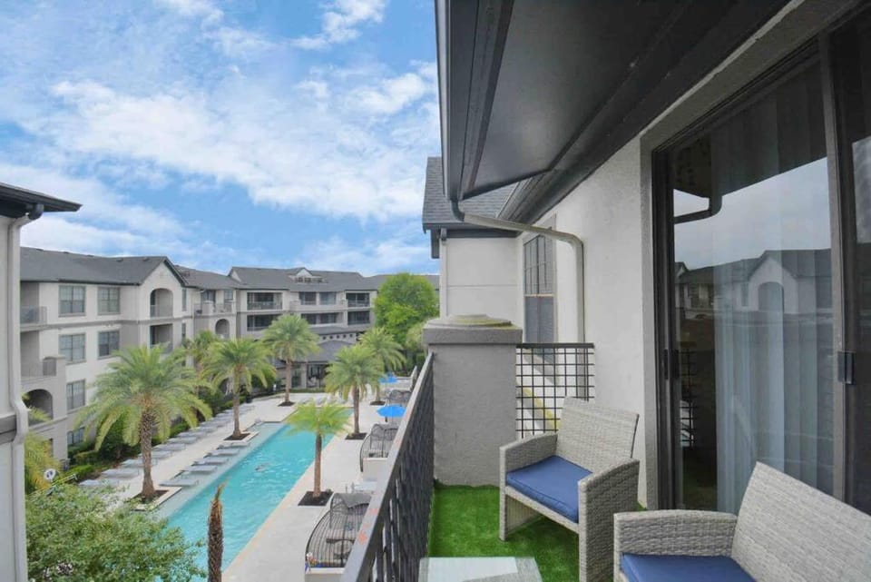 Tropical Paradise - 2Bedroom - NRG - Med Center - Pool- Gym - Sleep 6 Apartment in Houston
