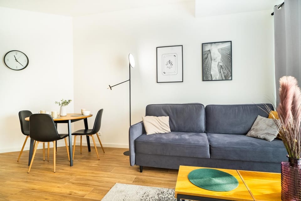 ApartamentySnu, Struga Tower Deep Purple Apartment in Masovian Voivodeship